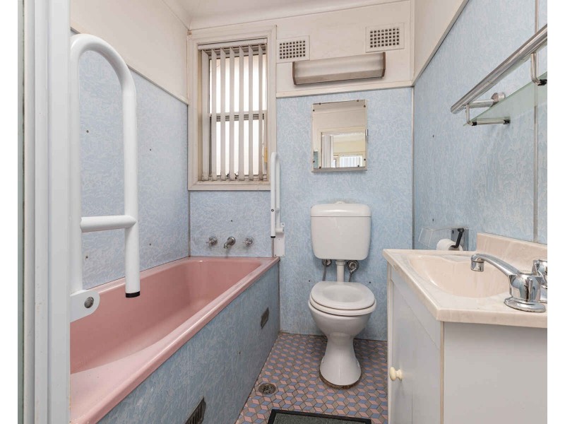 8 Lucerne Avenue, South Wentworthville NSW 2145