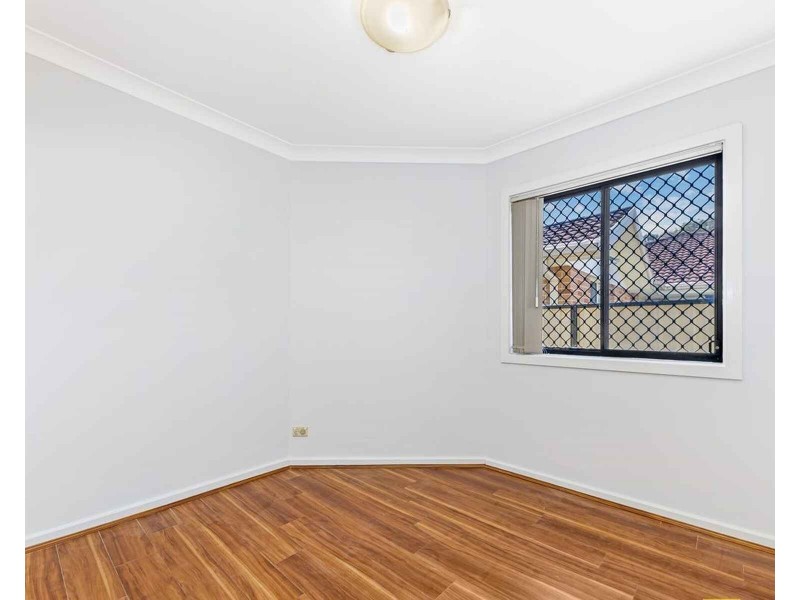 2/36 Carinya Road, Girraween NSW 2145