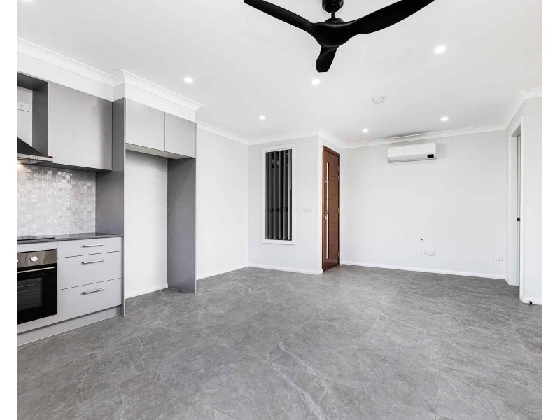 8A Collins Street, Pendle Hill NSW 2145