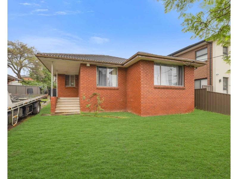 16 Mandoon Road, Girraween NSW 2145