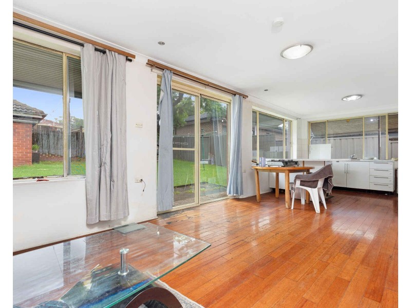 16 Mandoon Road, Girraween NSW 2145