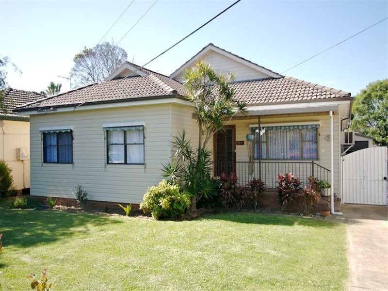 21 Derbyshire Avenue, Toongabbie NSW 2146