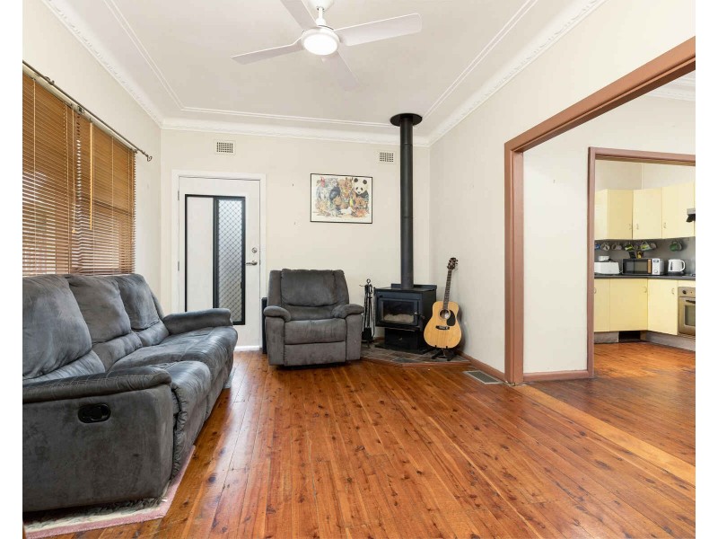 19 Station Road, Toongabbie NSW 2146