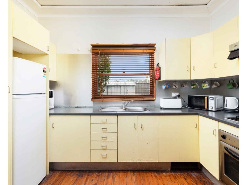 19 Station Road, Toongabbie NSW 2146