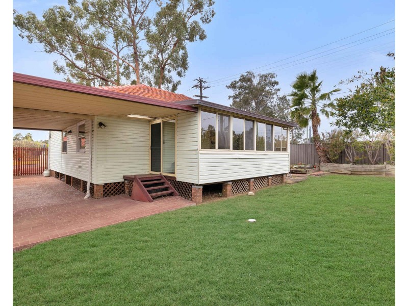 19 Station Road, Toongabbie NSW 2146