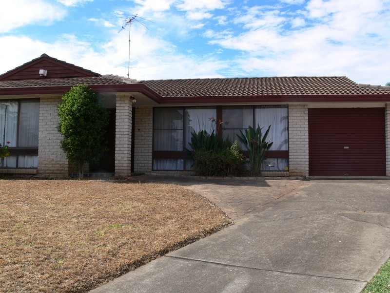 5 McCabe Close, Prairiewood NSW 2176