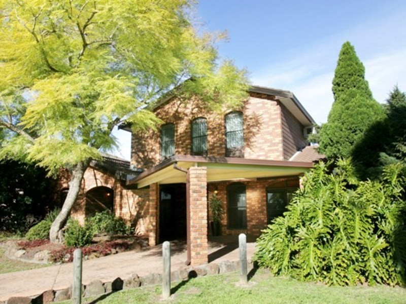 4 Teak Close, Bossley Park NSW 2176