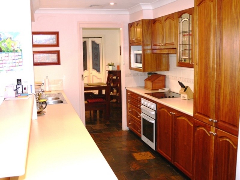 4 Teak Close, Bossley Park NSW 2176