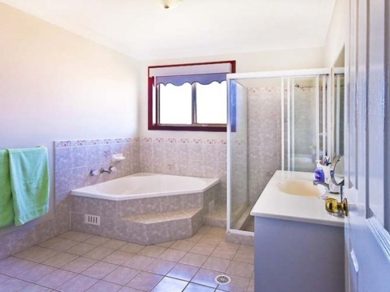 7 Defoe Place, Wetherill Park NSW 2164