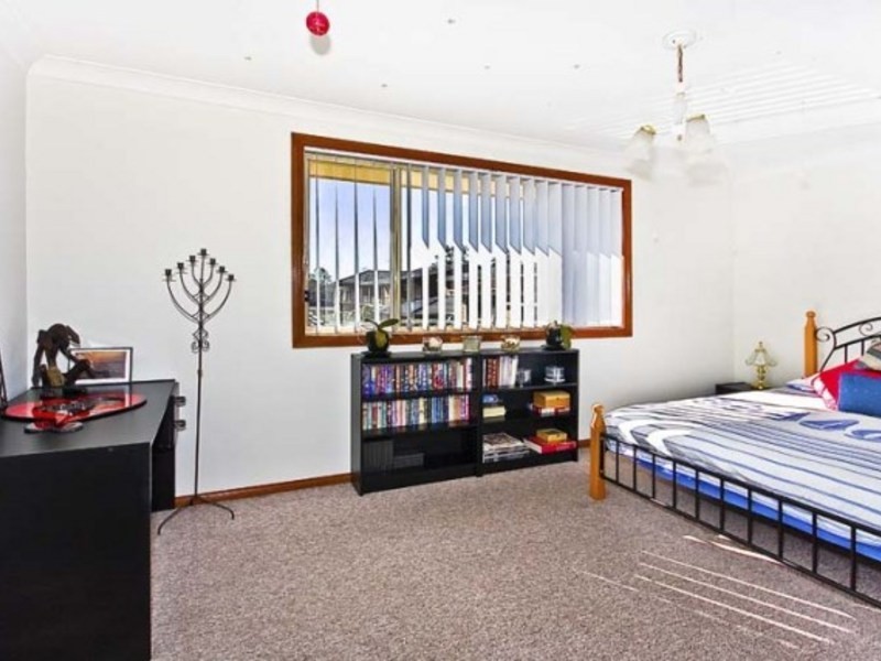 7 Defoe Place, Wetherill Park NSW 2164