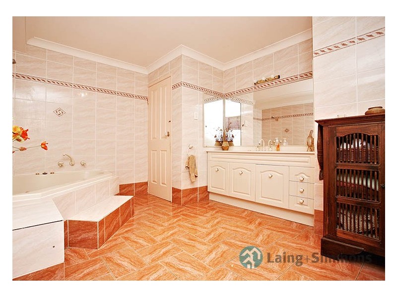 4 Teak Close, Bossley Park NSW 2176