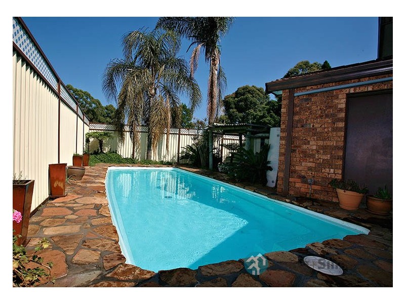 4 Teak Close, Bossley Park NSW 2176