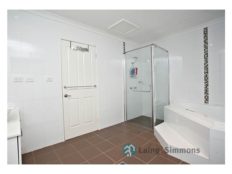 4 Curran Street, Prairiewood NSW 2176