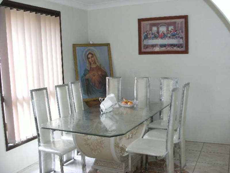 Edensor Park NSW 2176