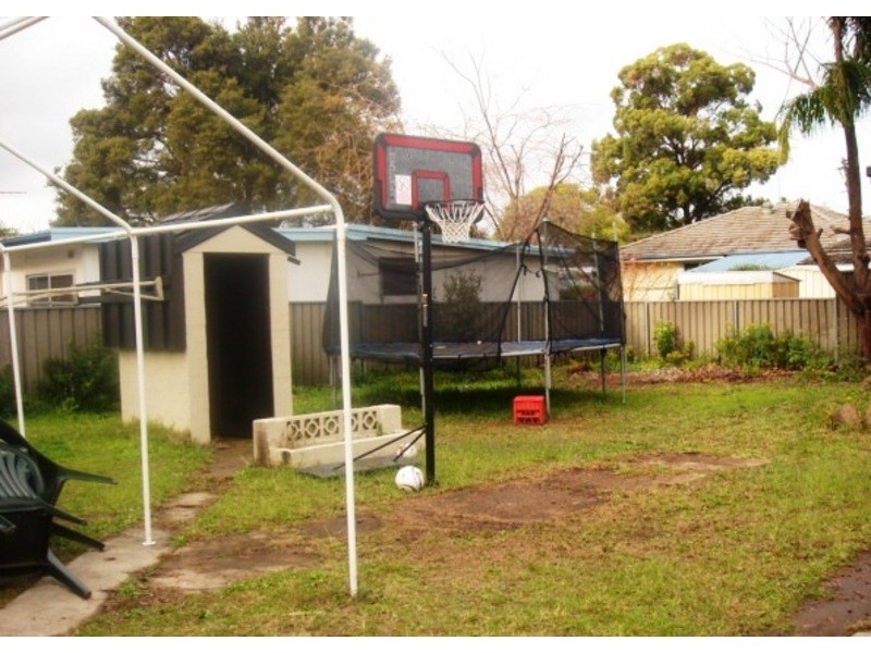 Fairfield West NSW 2165