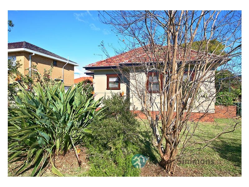 9 The Grove, Fairfield NSW 2165