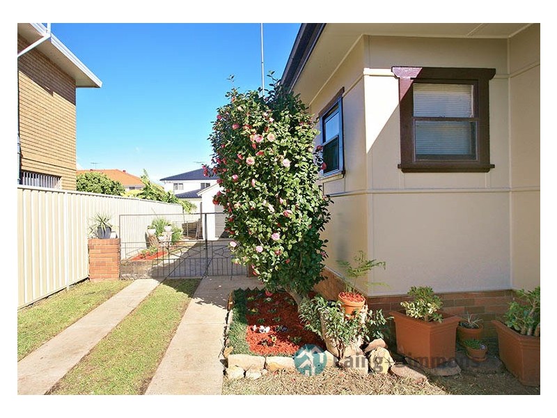 9 The Grove, Fairfield NSW 2165