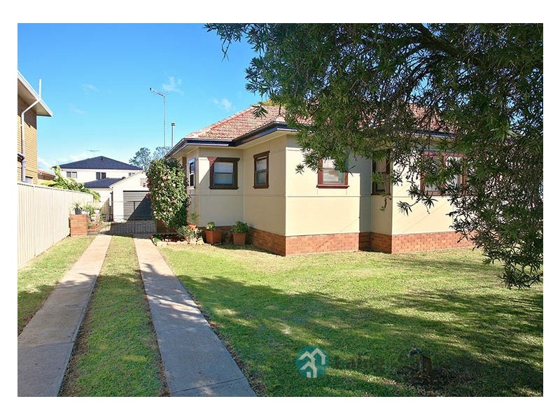 9 The Grove, Fairfield NSW 2165