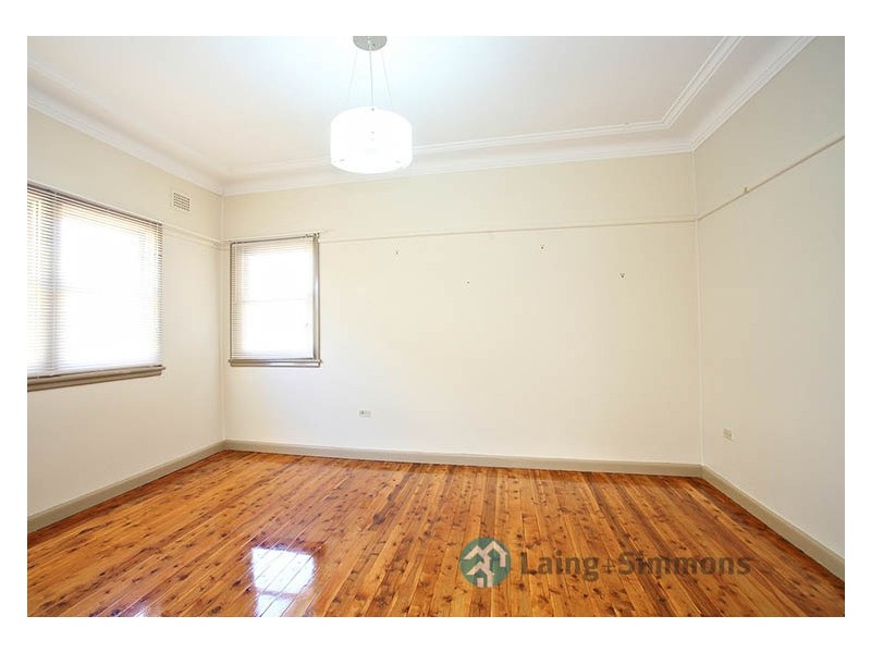 9 The Grove, Fairfield NSW 2165