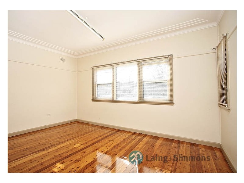 9 The Grove, Fairfield NSW 2165