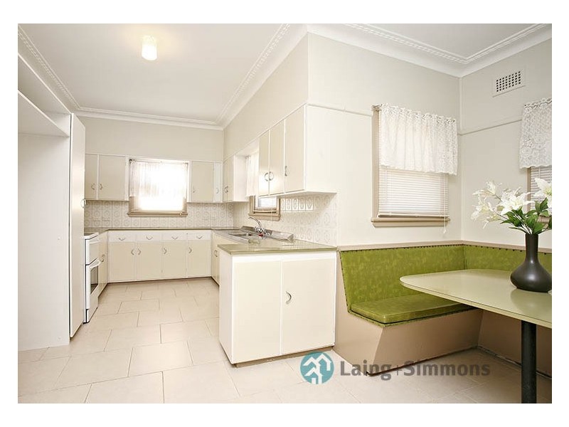 9 The Grove, Fairfield NSW 2165