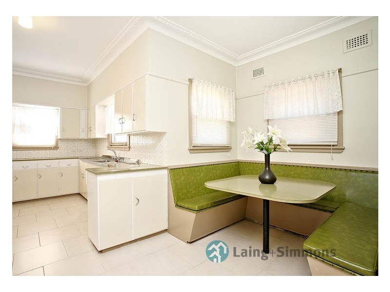 9 The Grove, Fairfield NSW 2165