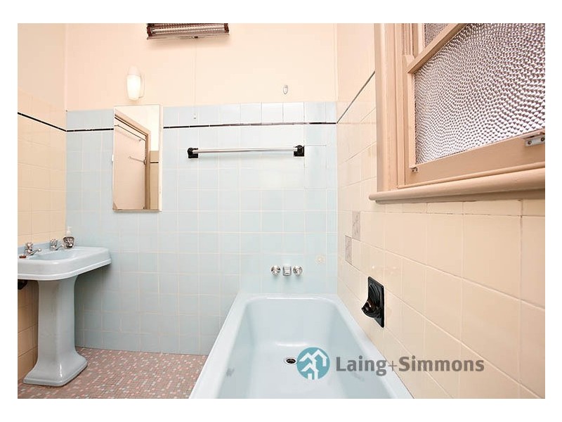 9 The Grove, Fairfield NSW 2165