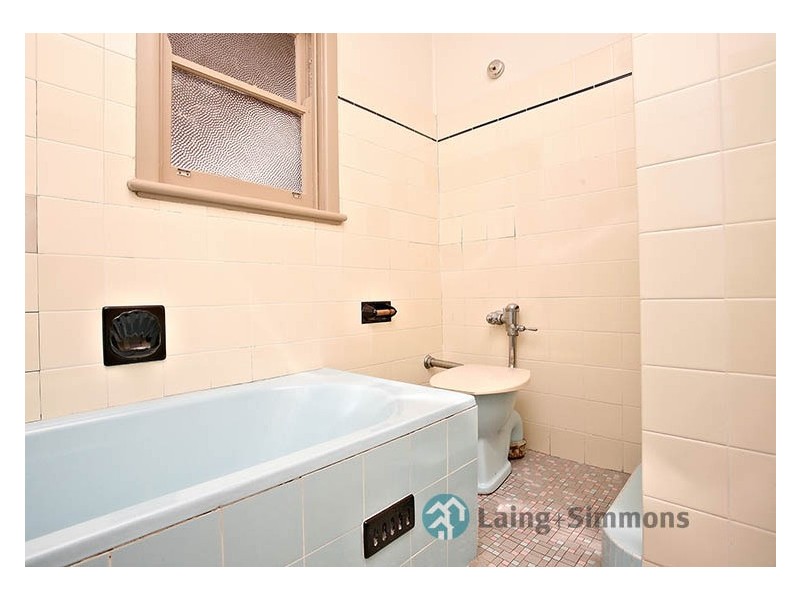 9 The Grove, Fairfield NSW 2165
