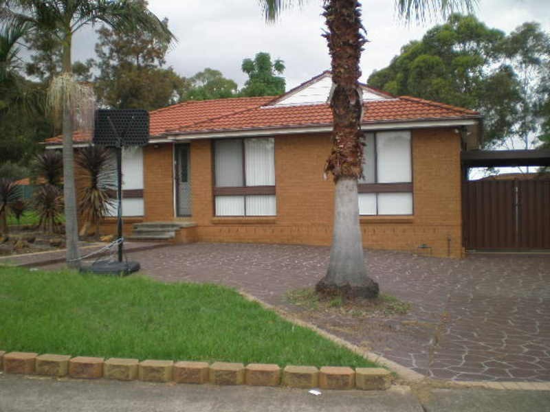 8/3 Amiens Close, Bossley Park NSW 2176