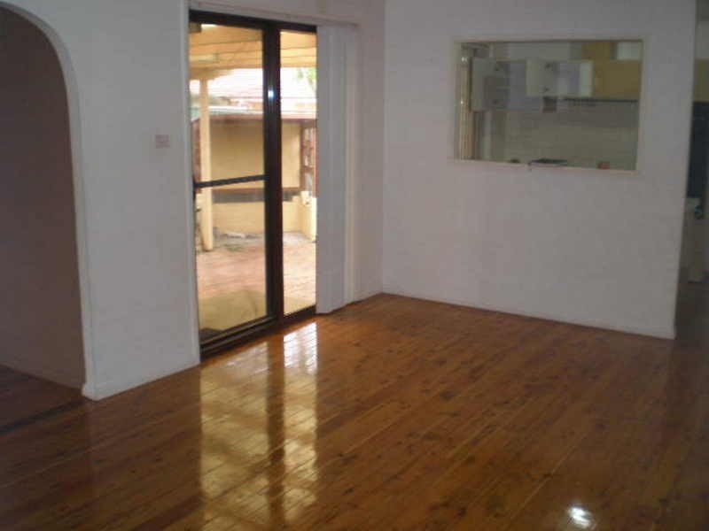 8/3 Amiens Close, Bossley Park NSW 2176