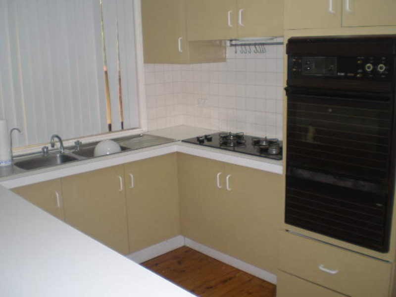 8/3 Amiens Close, Bossley Park NSW 2176