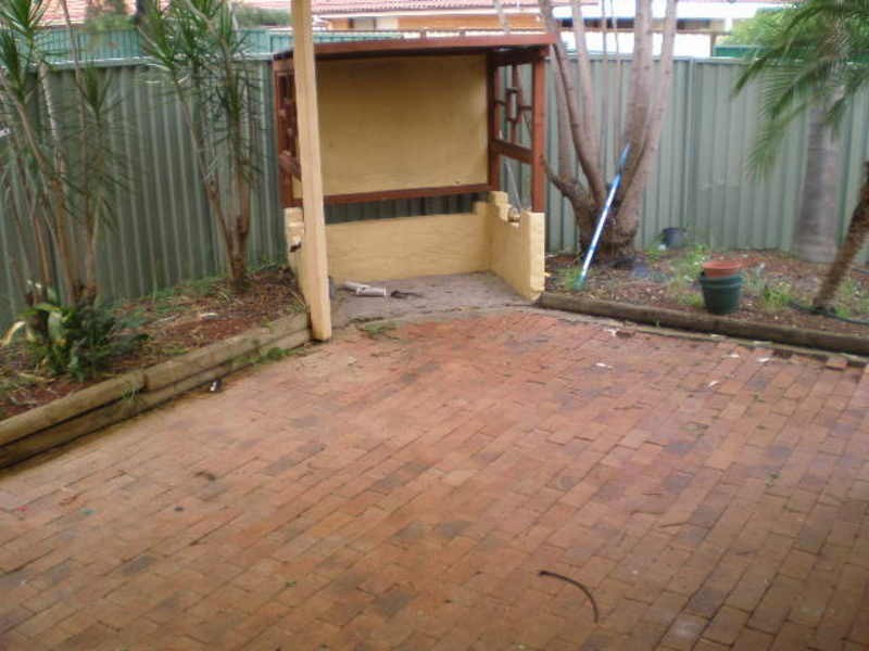 8/3 Amiens Close, Bossley Park NSW 2176