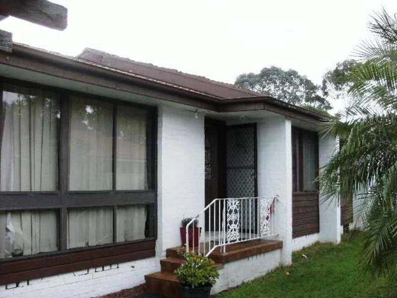 6 Batman Place, St Johns Park NSW 2176