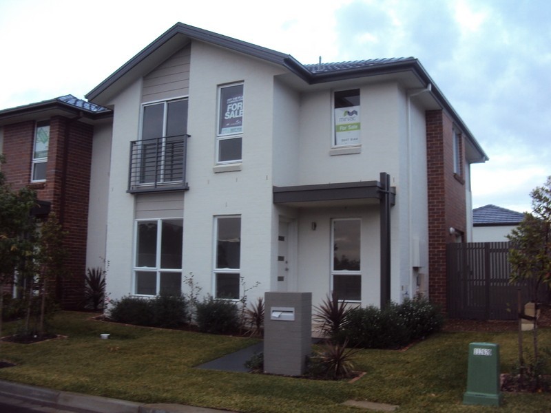 8 Donn Street, Middleton Grange NSW 2171