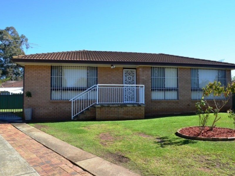 6 Collins Close, Edensor Park NSW 2176