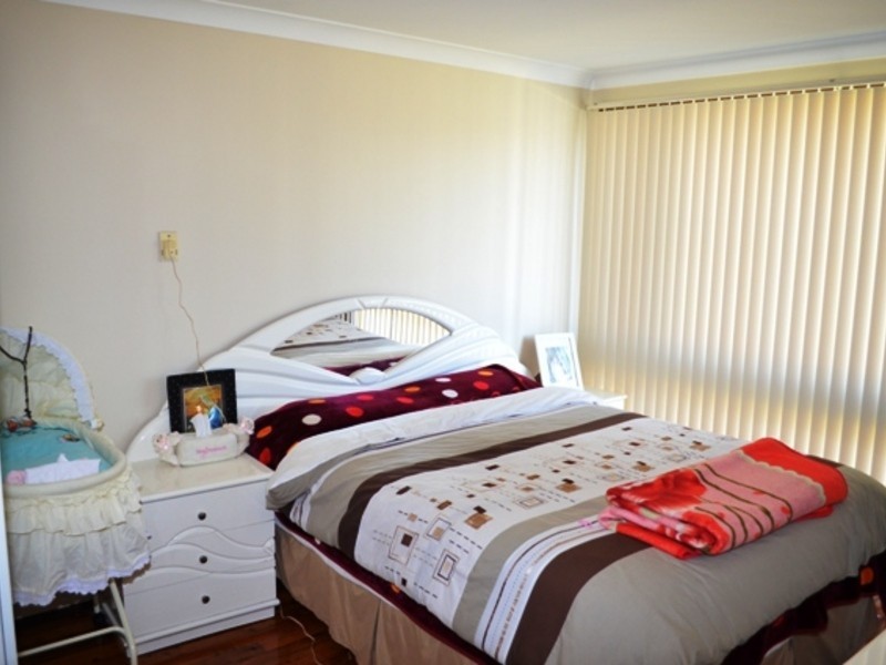 6 Collins Close, Edensor Park NSW 2176