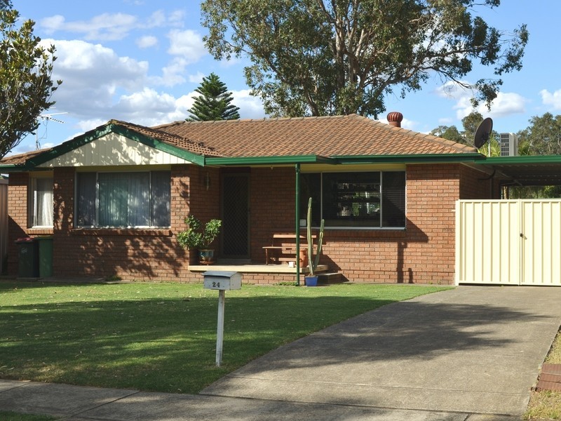 24 Comberford Close,, Prairiewood NSW 2176