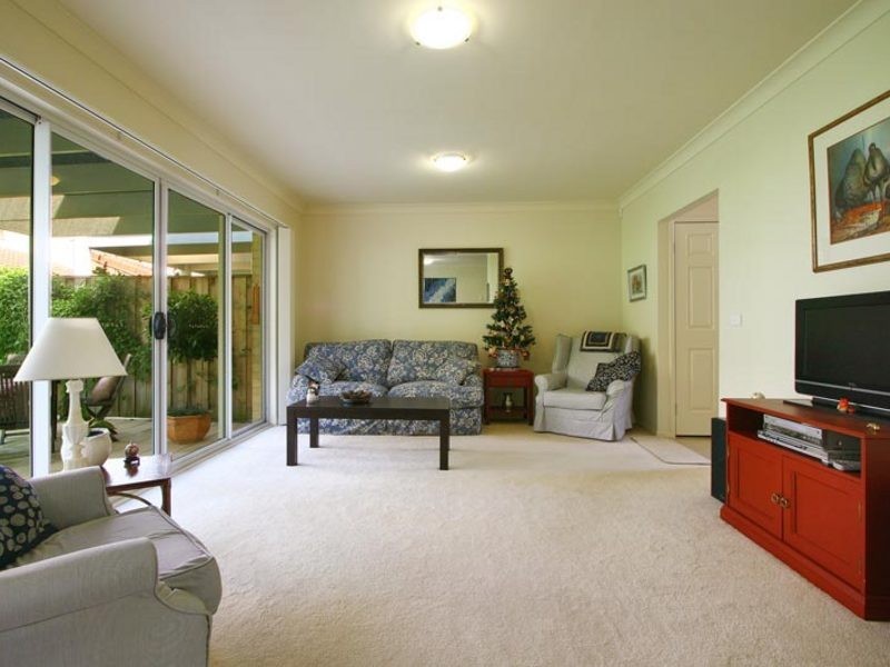 2/4a Tallegalla Street, Unanderra NSW 2526