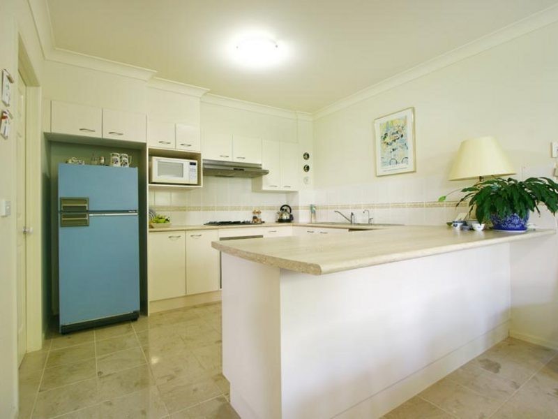 2/4a Tallegalla Street, Unanderra NSW 2526