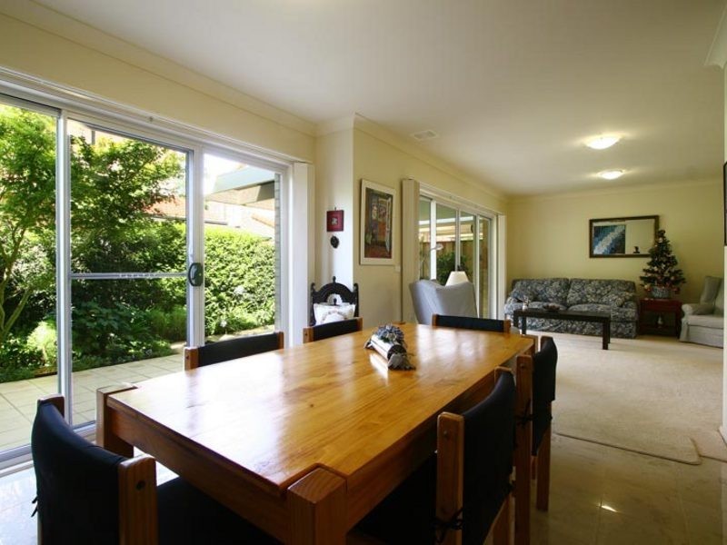 2/4a Tallegalla Street, Unanderra NSW 2526