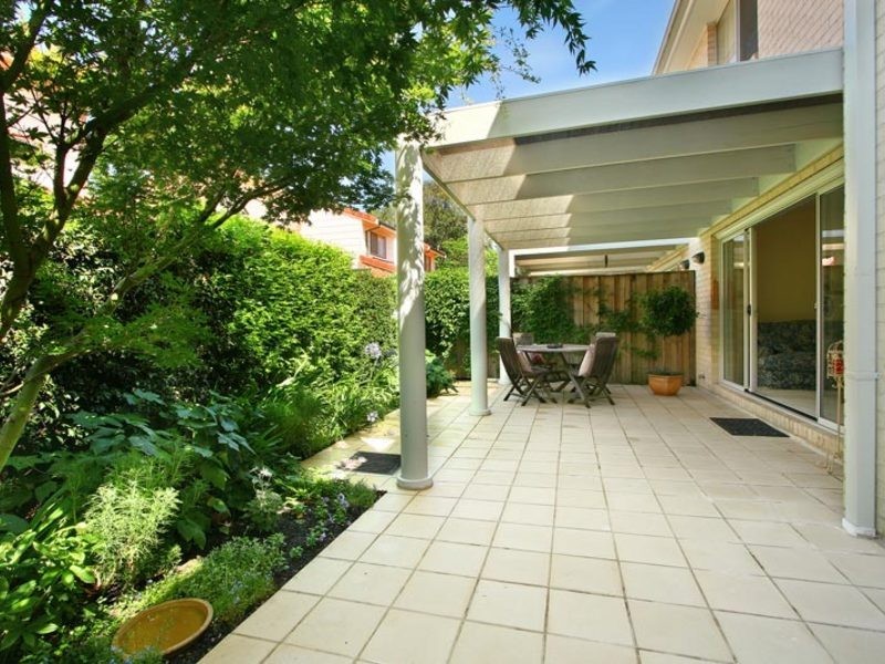 2/4a Tallegalla Street, Unanderra NSW 2526