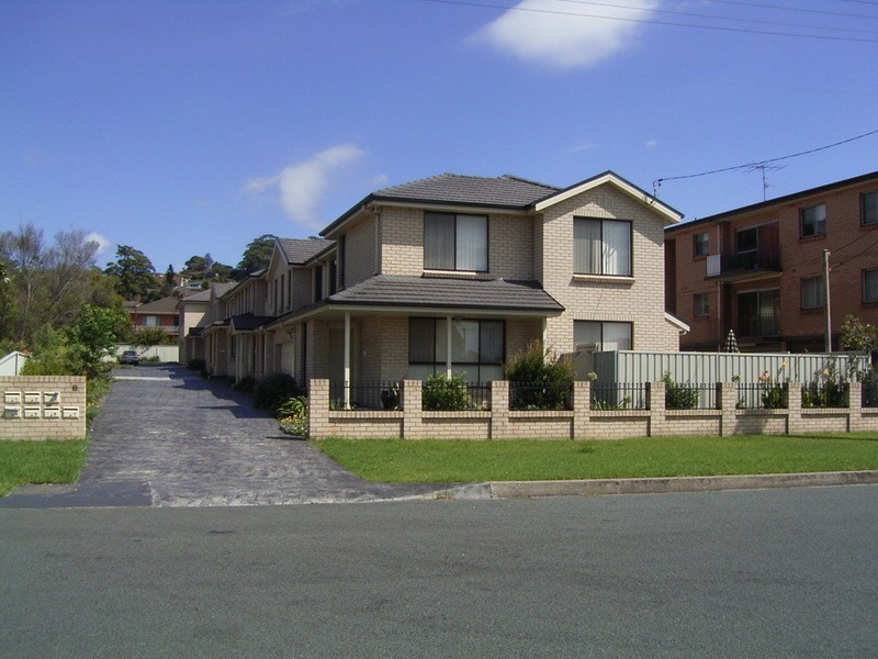 6/8 Mackie Street, Coniston NSW 2500