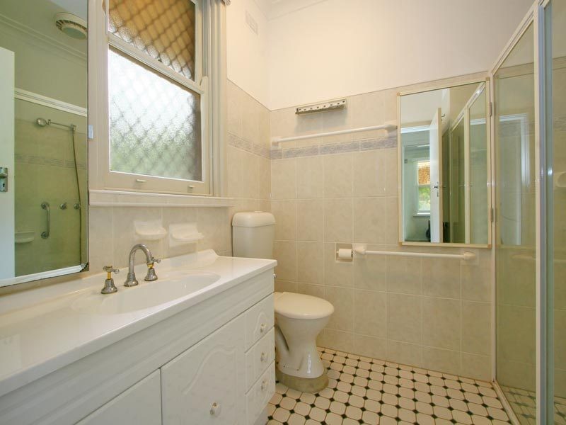 28 McKenzie Ave, Wollongong NSW 2500