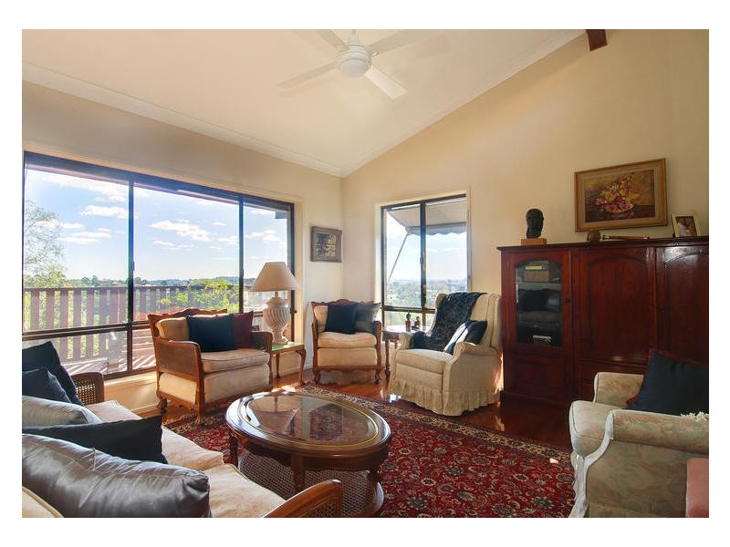 29 Plumwood Crescent, Cordeaux Heights NSW 2526