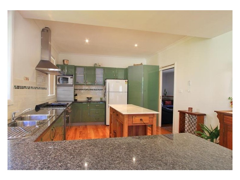 73 Albert Street, Unanderra NSW 2526