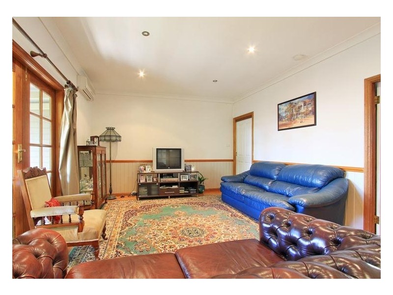 73 Albert Street, Unanderra NSW 2526