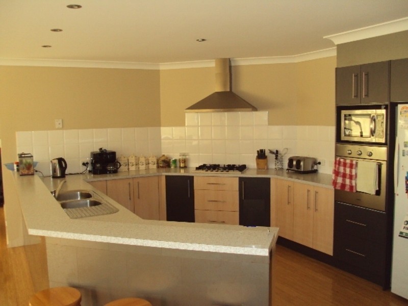 9 Macalister Terrace, Albion Park Rail NSW 2527