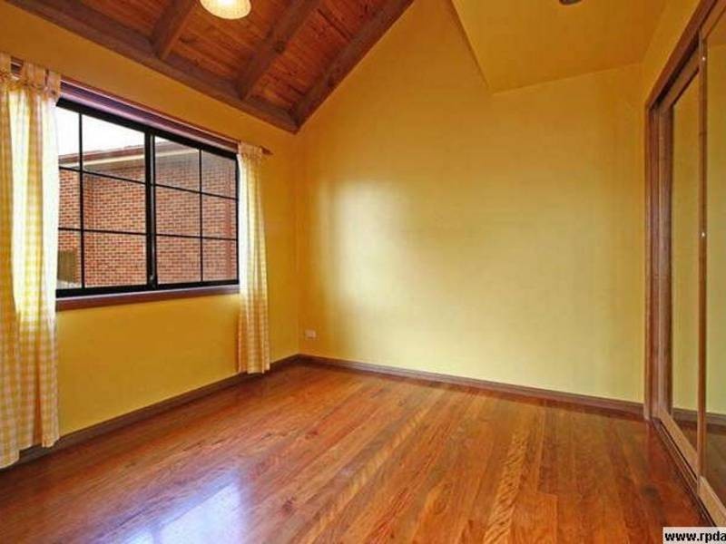 77 Waples Road, Farmborough Heights NSW 2526