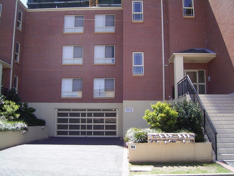 18/12-14 Gladstone Ave, Wollongong NSW 2500