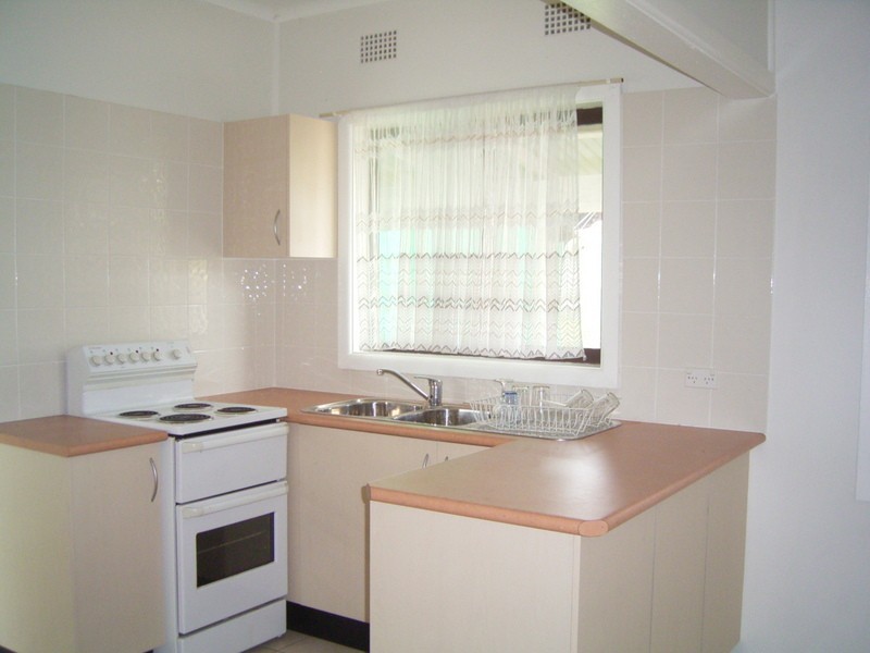 24 Matthews Crescent, Port Kembla NSW 2505